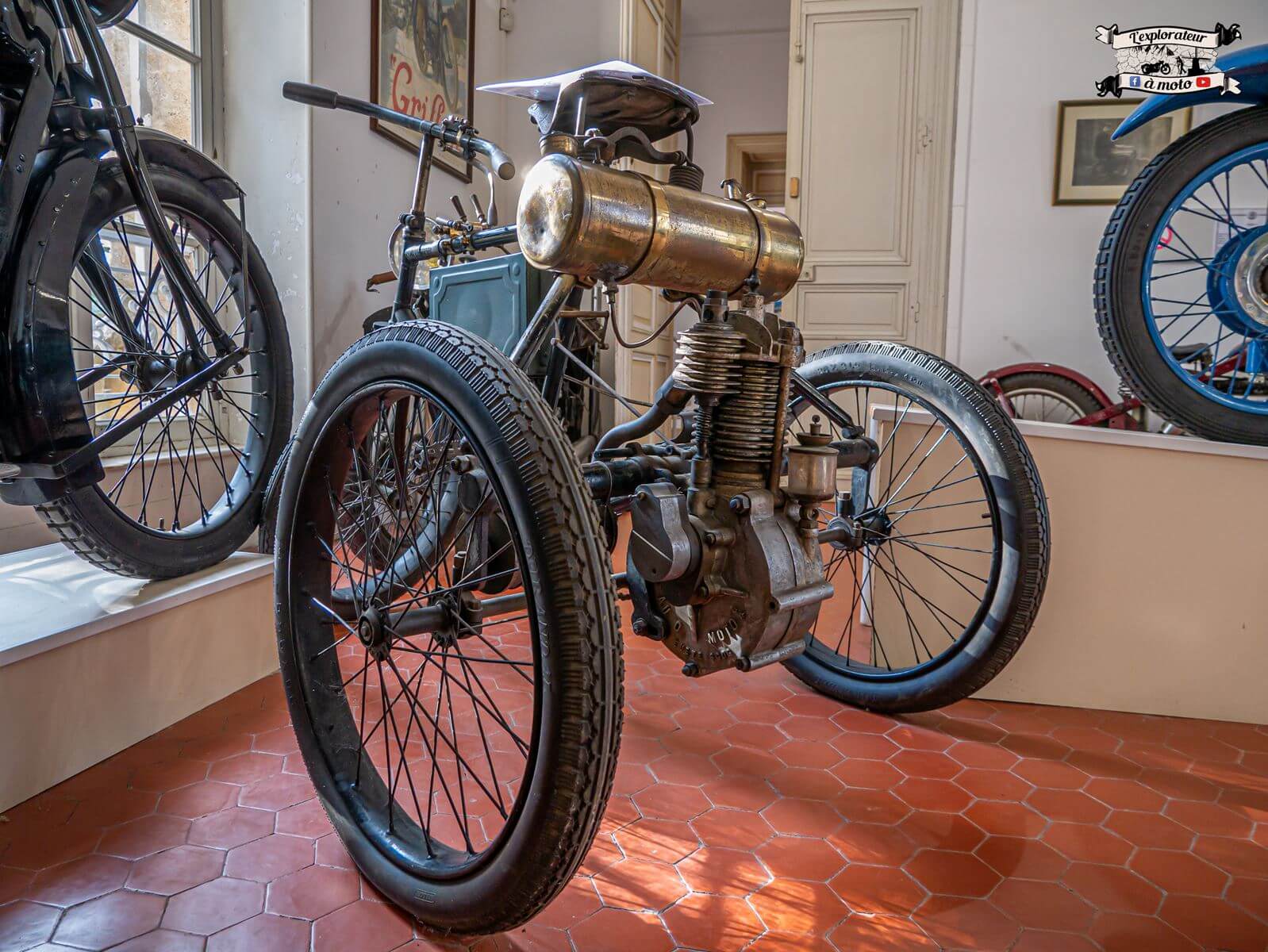 Tricycle Automoto, Château de Bosc 02 -lexplorateuramoto.com
